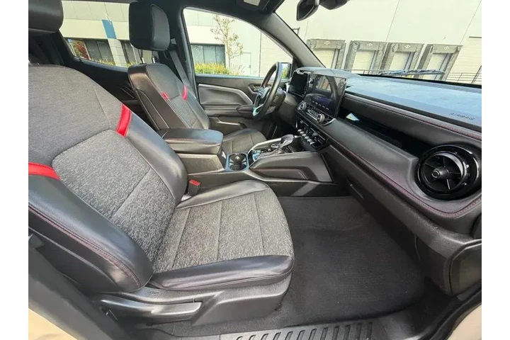 2024 Colorado Z71 4WD image 10