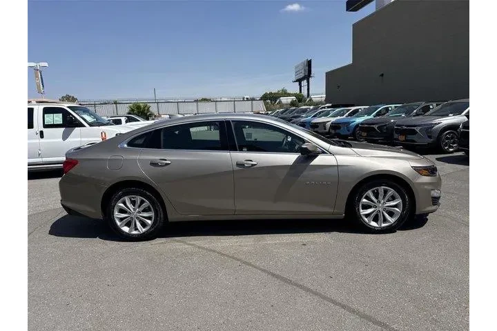 $19900 : Chevrolet Malibu 2025 LT 4dr image 2