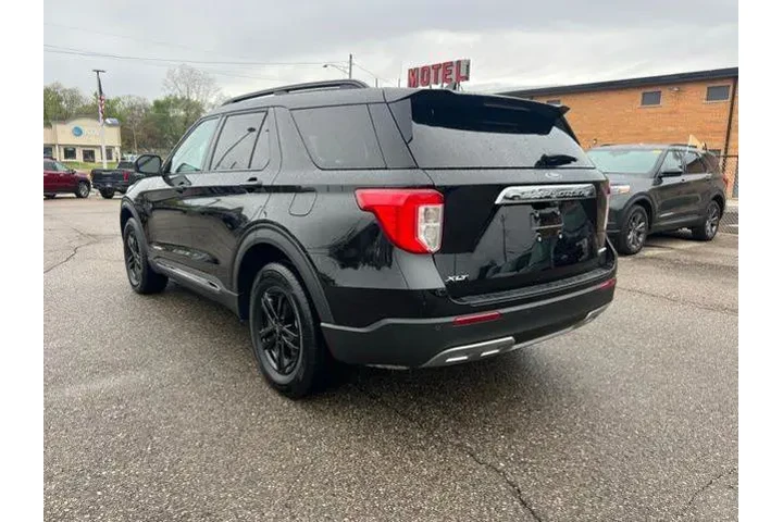 $34984 : Ford Explorer 2024 AWD XLT 4 image 2