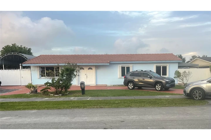 $1800 : ALQUILO EFFICIENCY CERCA A FIU image 1