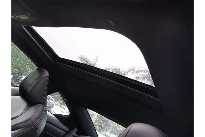 $33500 : INFINITI Q60 LUXE image 3