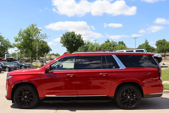 $64545 : 2021 Escalade ESV Premium Lux image 7