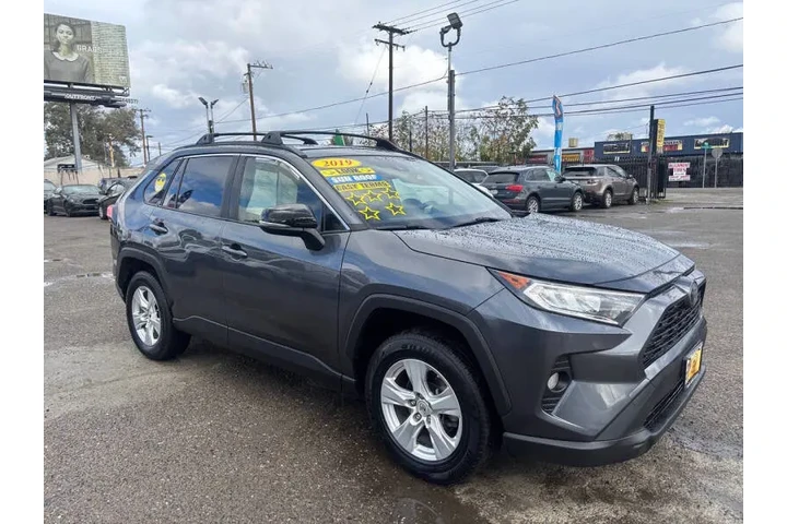 $18599 : 2019 RAV4 XLE image 2