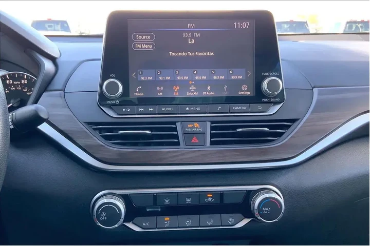 $17938 : Nissan Altima 2024 2.5 SV 4d image 6