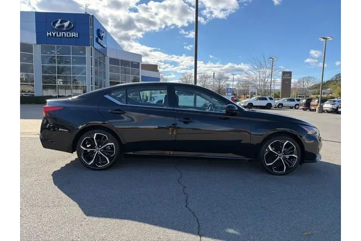 $21441 : Nissan Altima 2024 2.5 SR 4d image 8