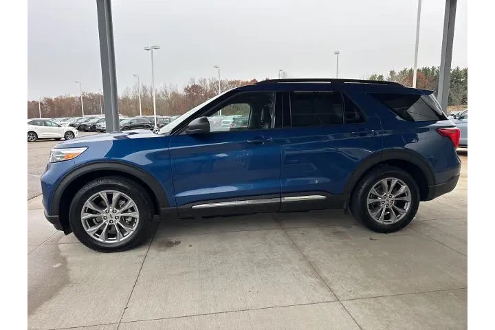 $32900 : Ford Explorer 2023 AWD XLT 4 image 4