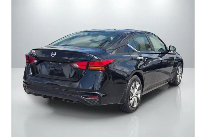 $22699 : Nissan Altima 2023 2.5 S 4dr image 5