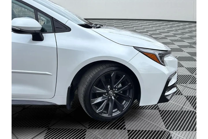 $25000 : Gold Certified2025 Corolla SE image 5