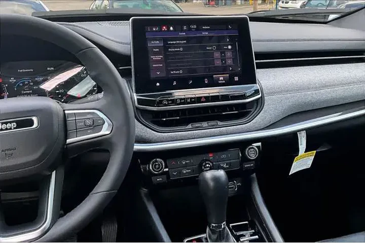 $24798 : Jeep Compass 2023 4x4 Latitu image 6