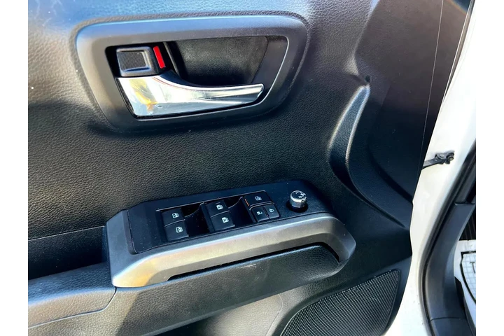 $27900 : Toyota Tacoma 2017 4x4 TRD S image 9