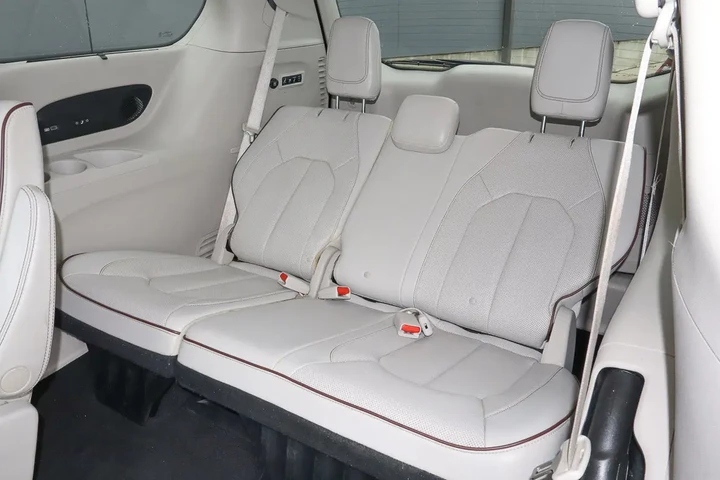 $15949 : 2020 Pacifica Limited image 9