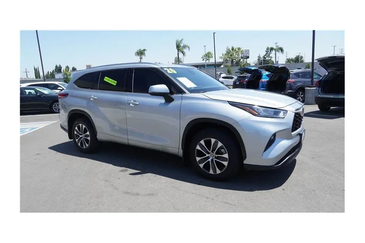$25784 : 2020 Highlander XLE image 4