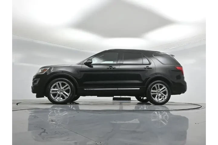 $18298 : Ford Explorer 2017 XLT 4dr S image 8