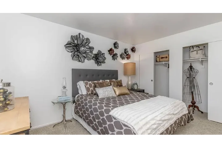 $1785 : Apartments for rent image 9