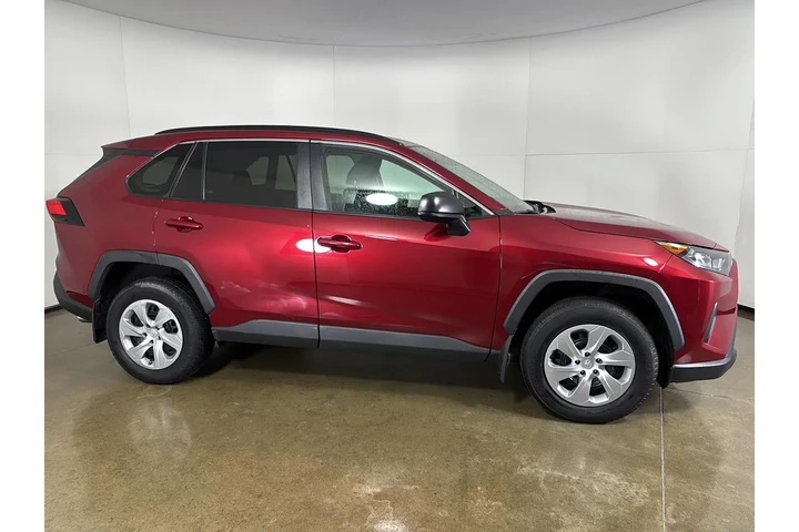 $26183 : Gold Certified 2020 RAV4 LE image 8