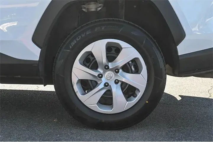 $26000 : Toyota RAV4 2024 AWD LE 4dr image 10