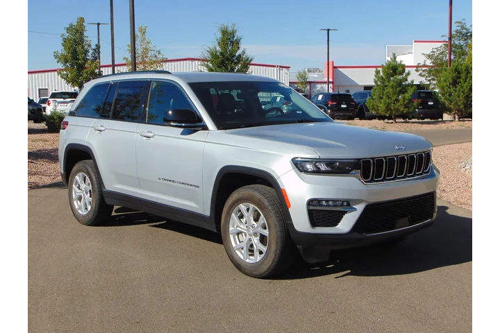 $33877 : 2023 Grand Cherokee Limited image 1