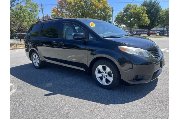 $14900 : 2015 Sienna LE 8-Passenger image 4