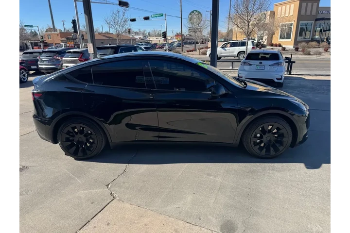 2020 Model Y Long Range image 4