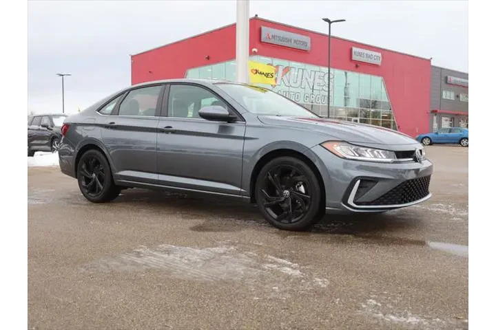 $21877 : Volkswagen Jetta 2025 SE 4dr image 2