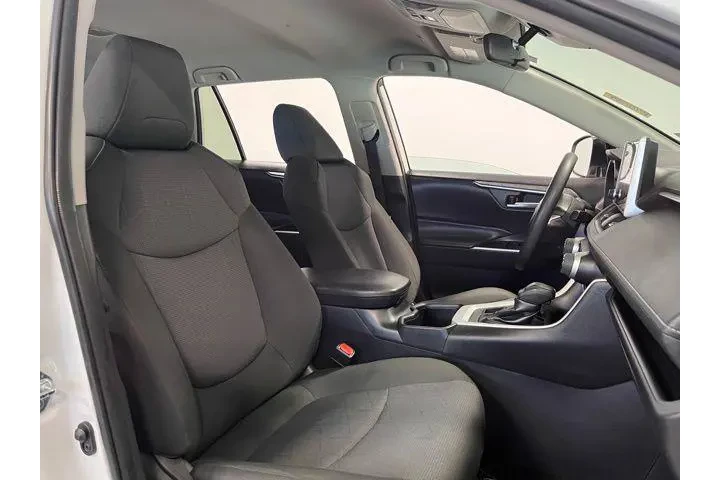 $31534 : Toyota RAV4 2025 AWD XLE 4dr image 10