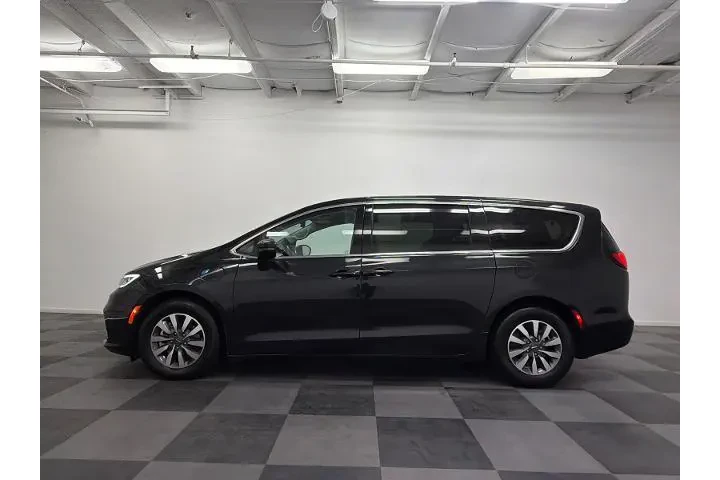 $26500 : Chrysler Pacifica Plug-In Hy image 4