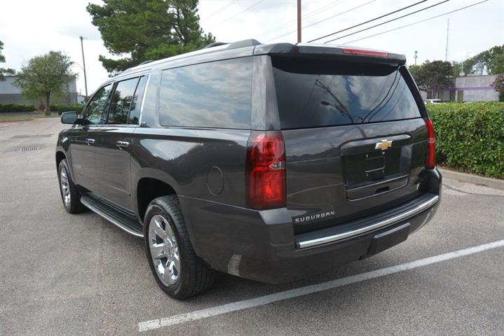 2016 Suburban LTZ image 9