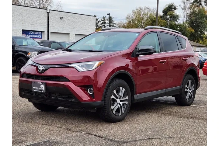 $16974 : 2018 RAV4 LE image 7