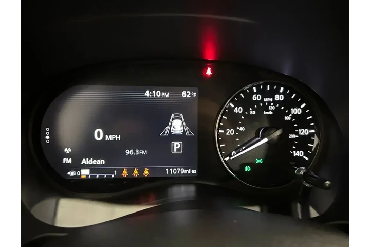 $20651 : Nissan Kicks 2024 SR 4dr Cro image 10