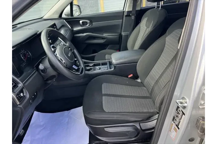 $17397 : Kia Sorento 2022 LX 4dr SUV image 9