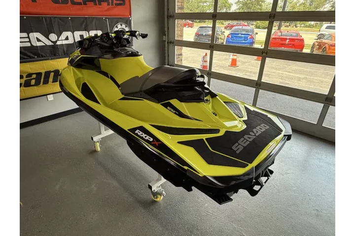 $11995 : 2018 Sea-Doo RXP-X 300 image 7