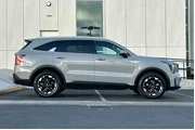 $27900 : Kia Sorento 2024 AWD S 4dr S thumbnail