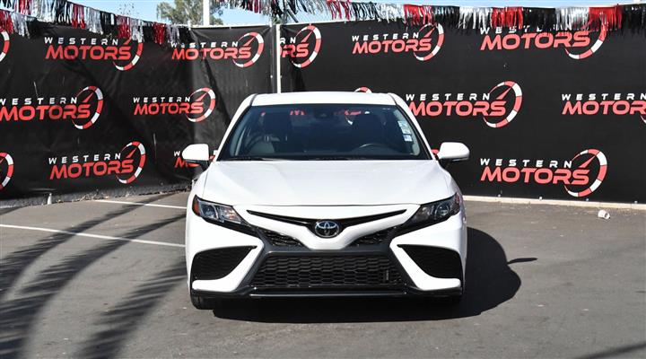 $24468 : Camry SE Sedan 4D image 2