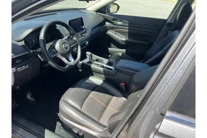 $7500 : 2021 Altima 2.5 SR image 9