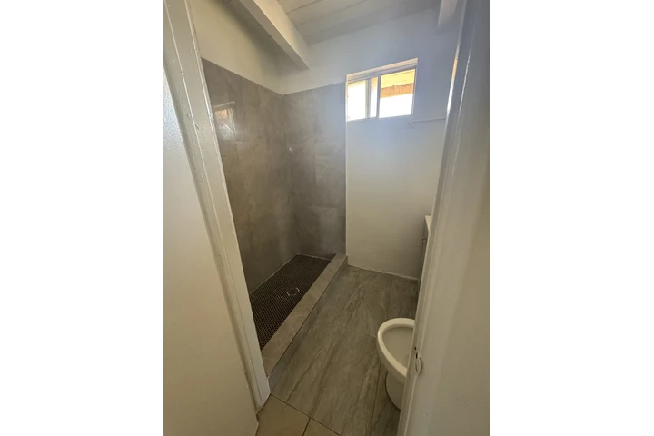 $1250 : 1 rec 1 bano Apt image 5