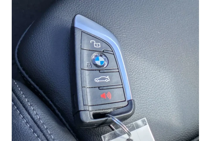 $36997 : BMW 3 Series 2025 330i 4dr S image 7