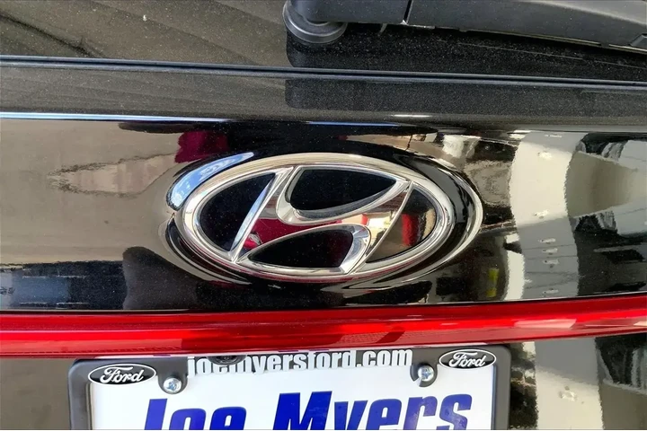 $24891 : Hyundai SANTA FE 2023 AWD SE image 9