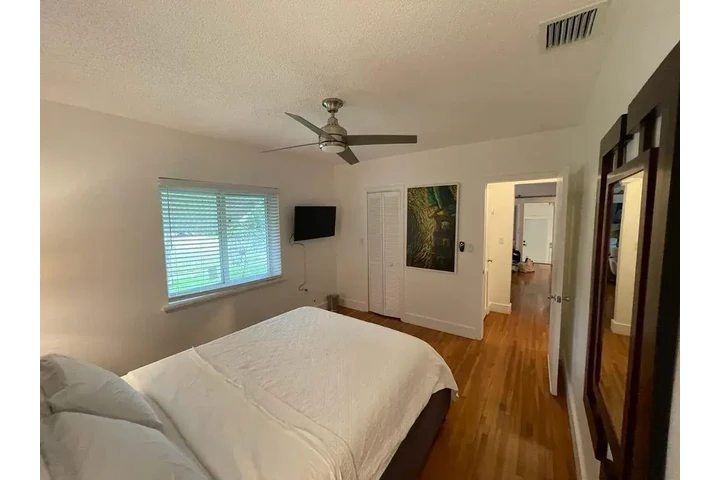 $2050 : North Miami / Central image 9
