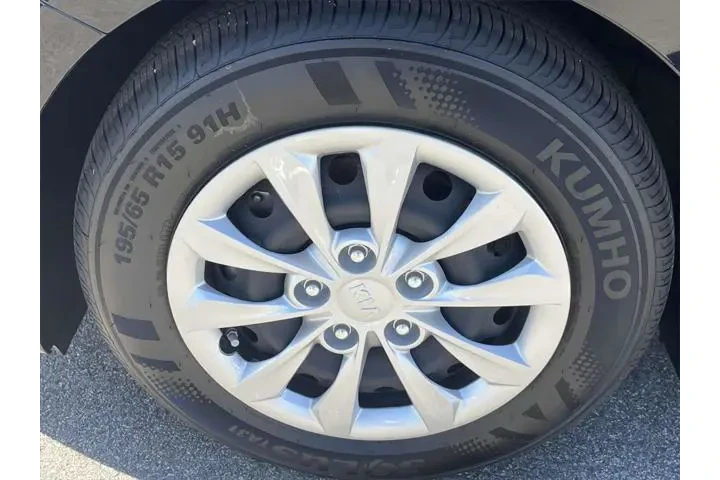 $13994 : Kia Forte 2021 FE 4dr Sedan image 8