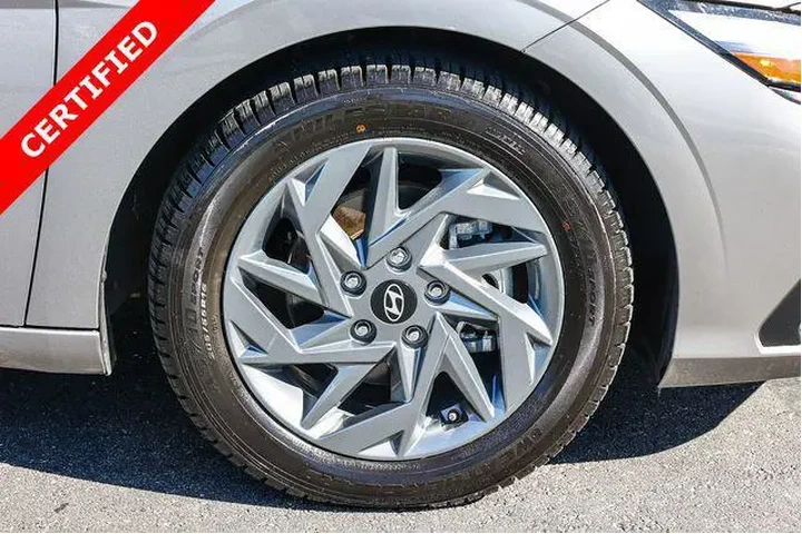 $18498 : Hyundai ELANTRA 2024 SEL 4dr image 9