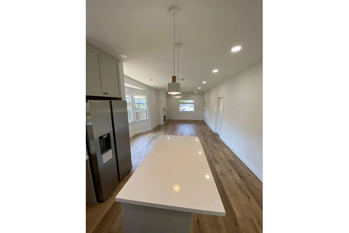 $1200 : beautifully updated home image 3