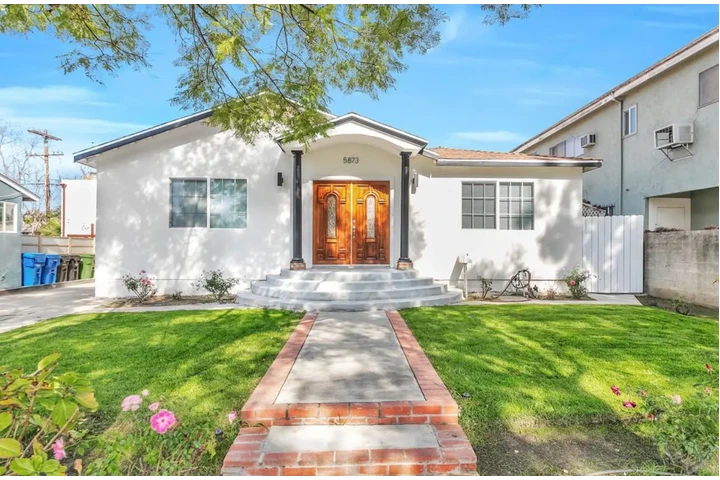 $2350 : Stylishly Renovated image 1