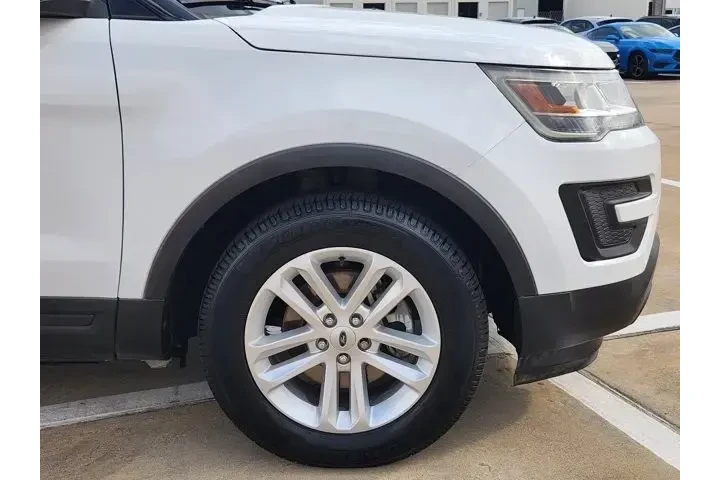 $15850 : Ford Explorer 2017 Base 4dr image 8