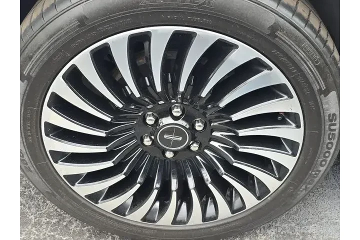 $33990 : Lincoln Navigator L 2018 4x4 image 6