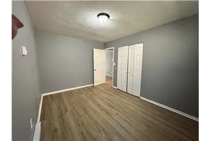 $625 : Rental property with 2 bedro image 7