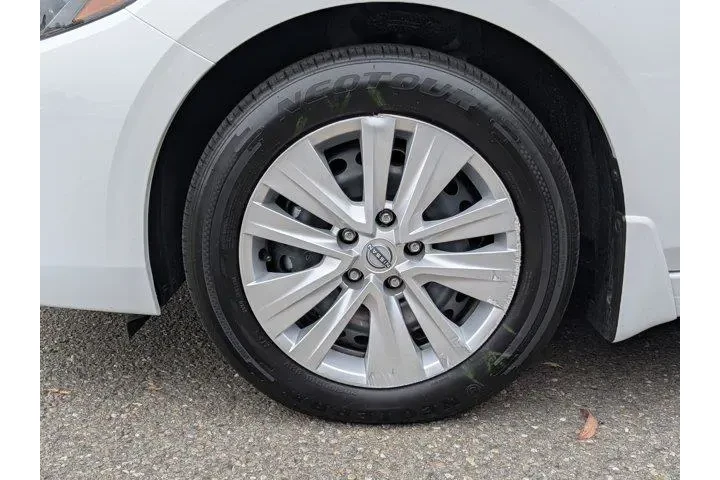 $22788 : Nissan Sentra 2025 S 4dr Sed image 9