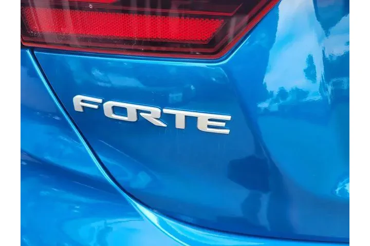 $20516 : Kia Forte 2023 GT-Line 4dr S image 7