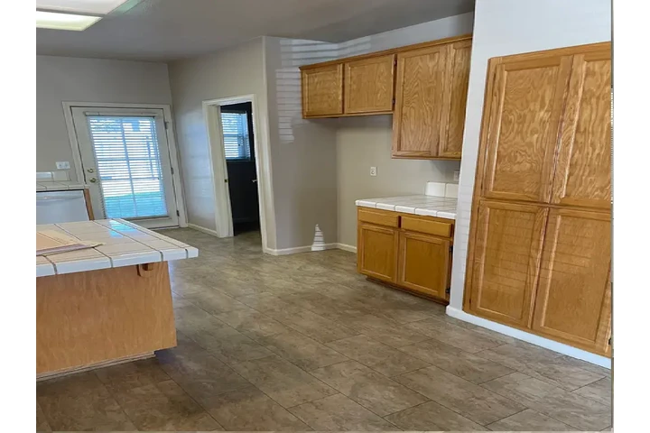 $1000 : hardwood Single Family Home image 4