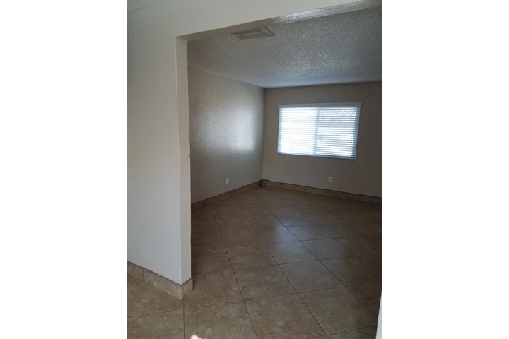 $1700 : 894 W G st. Colton Ca image 8