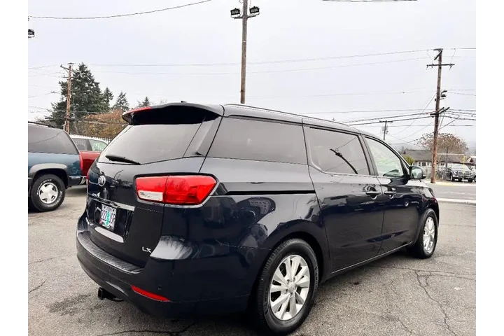 $8998 : 2016 Sedona LX image 4